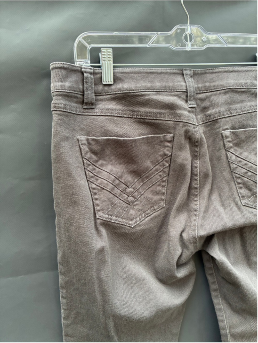 Cabi Jeans Ankle Cropped Pants Grey with zippers Size 14 - Picture 7 of 8